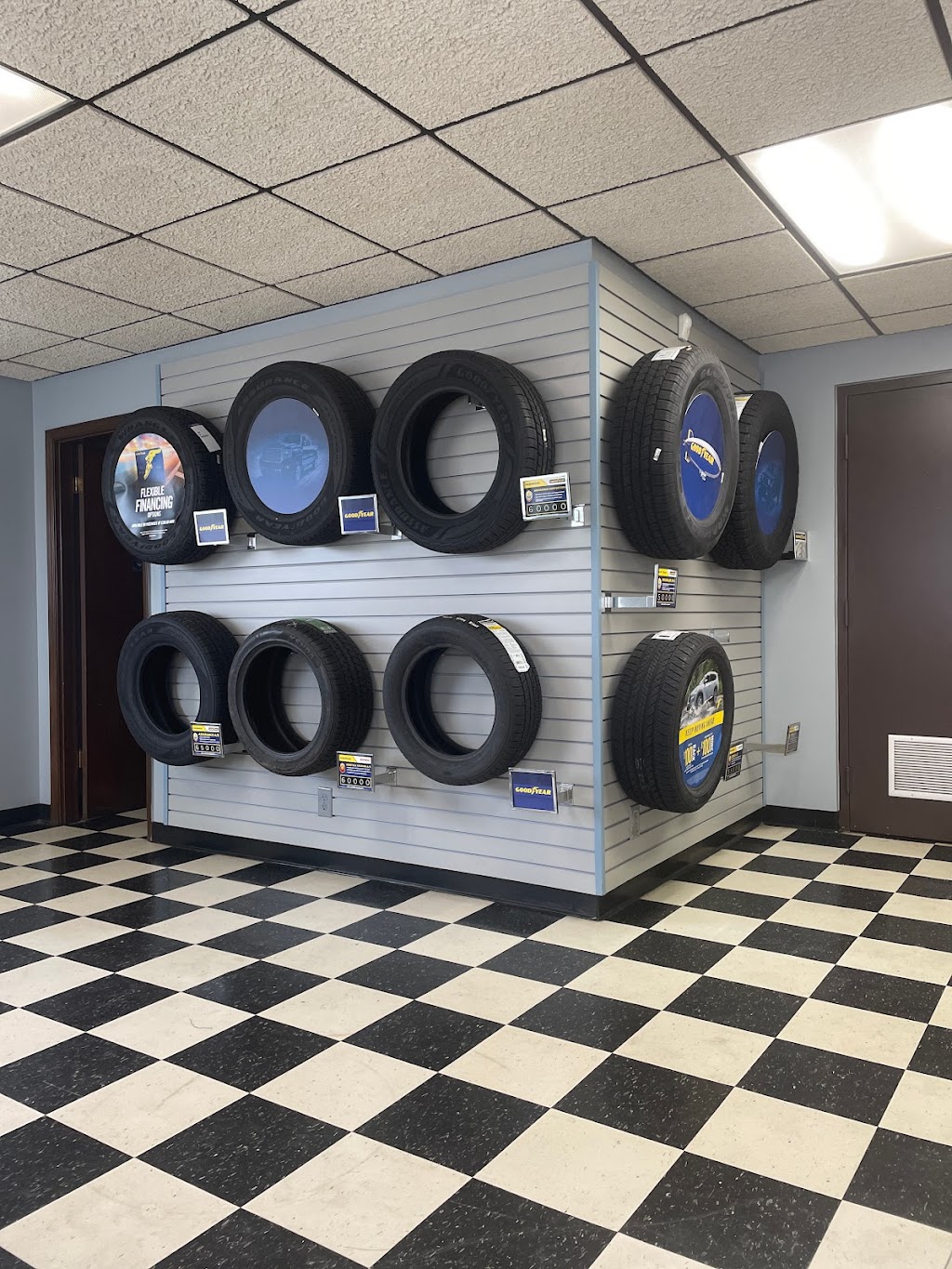 Goodyear Commercial Tire & Service Center | East, 4121 US-31, Clarksville, IN 47129, USA | Phone: (812) 283-9700