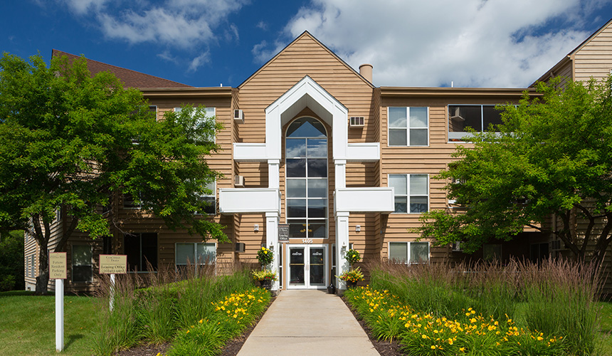 Coachman Trails Apartments | 1405 Olive Ln N, Plymouth, MN 55447, USA | Phone: (763) 473-1405