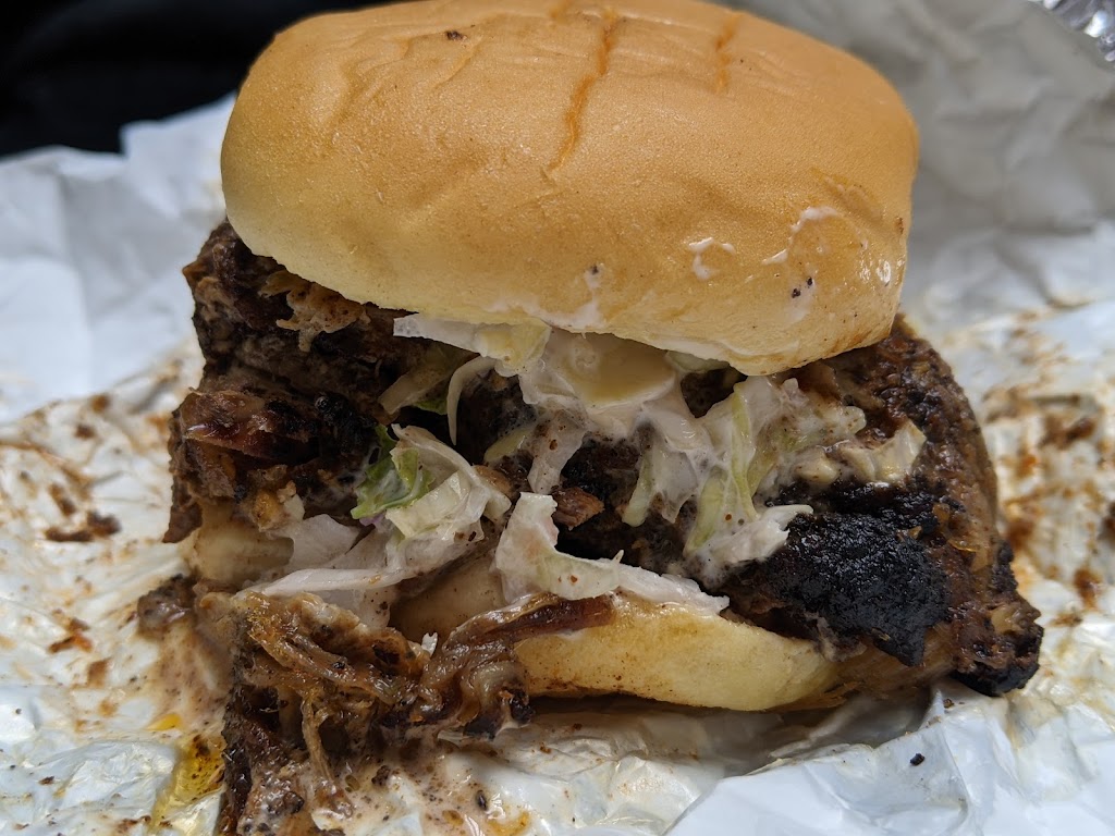 Oink and Moo BBQ & Burgers | 101 Crawfords Corner Rd, Holmdel, NJ 07733, USA | Phone: (732) 444-1263