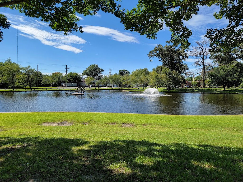 Lakeside Park | 1441 Bainbridge Blvd, Chesapeake, VA 23324, USA | Phone: (757) 382-6411