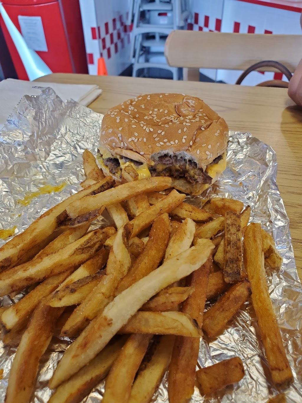 Five Guys | 4226 Shelbyville Rd, Louisville, KY 40207, USA | Phone: (502) 891-8848