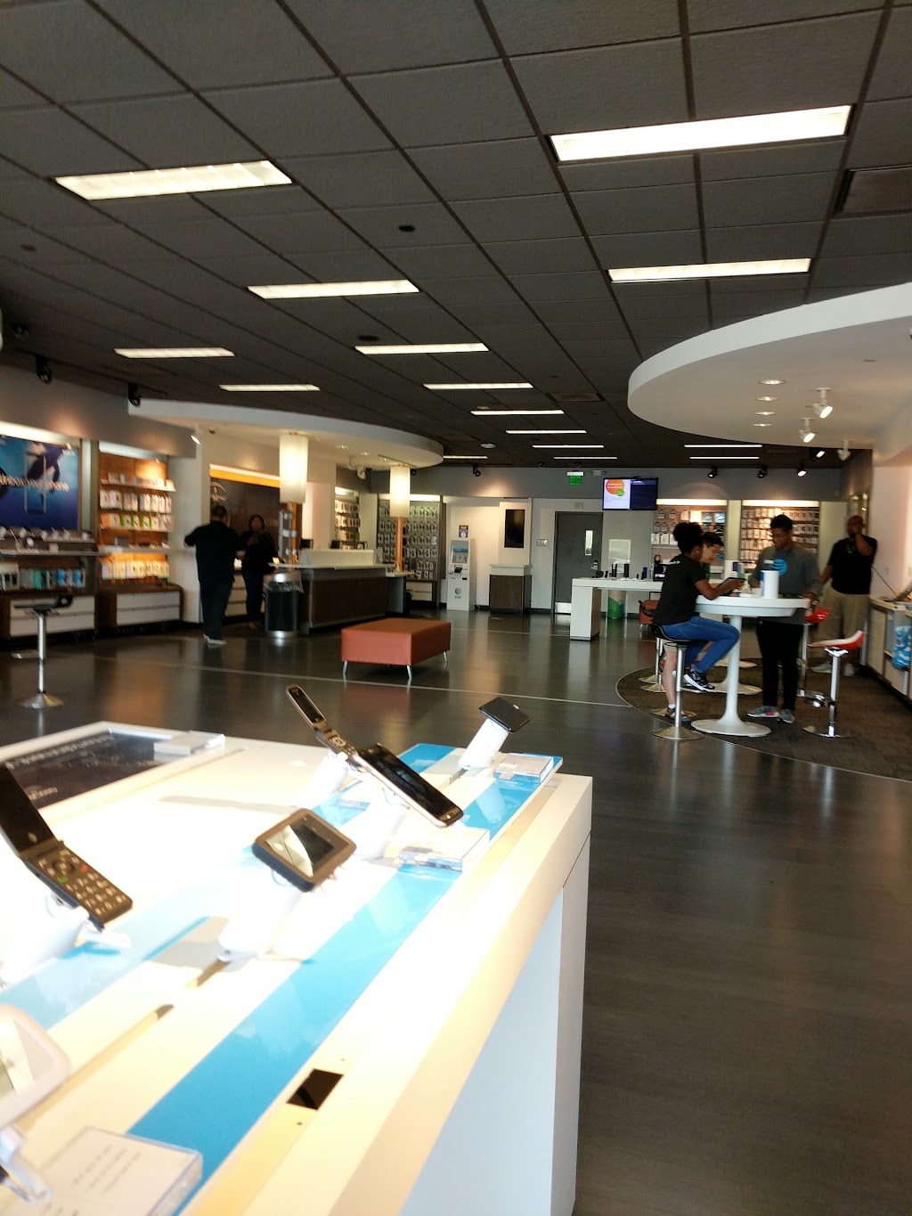 AT&T Store | 22000 Dulles Retail Plaza Suite #120, Dulles, VA 20166, USA | Phone: (703) 421-7560