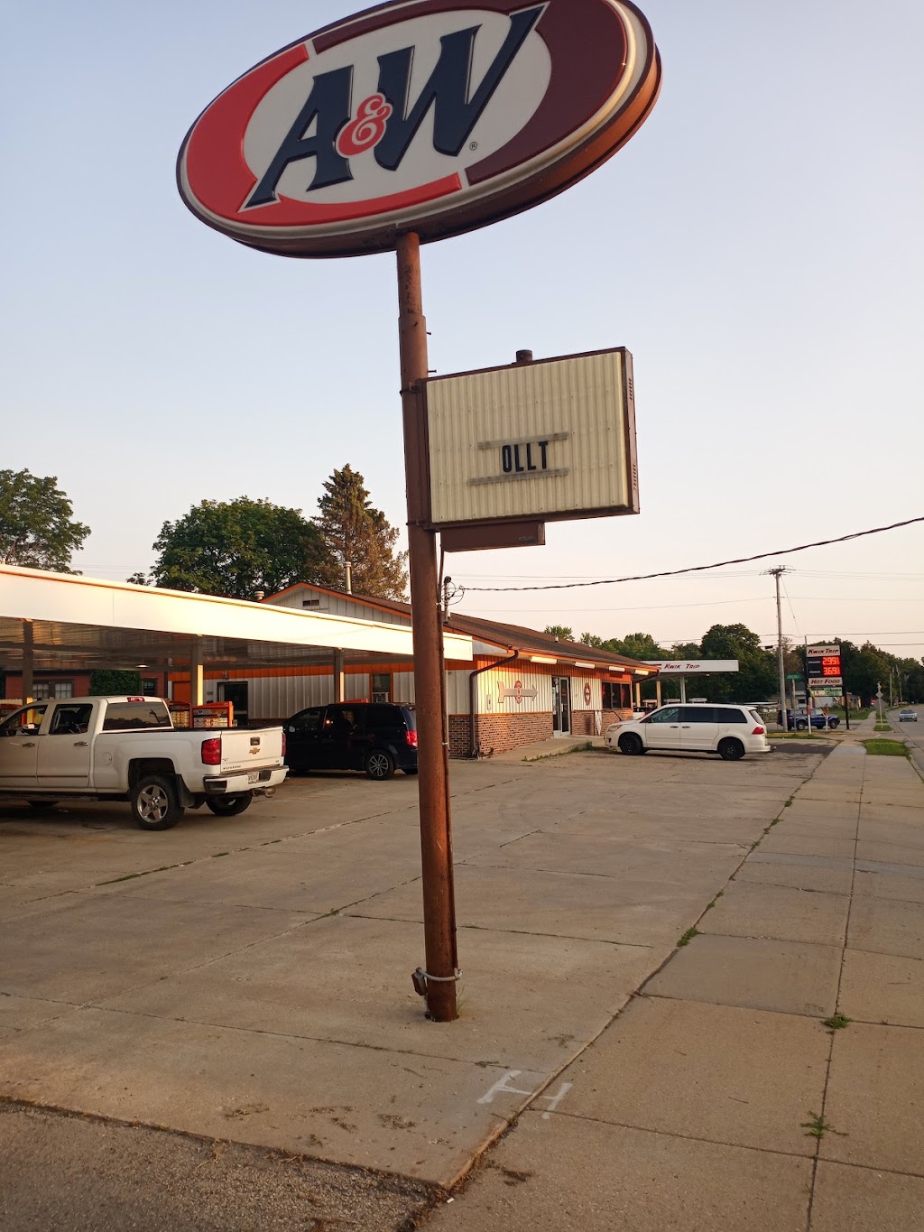 A&W Restaurant | 601 N Main St, Edgerton, WI 53534, USA | Phone: (608) 884-8412