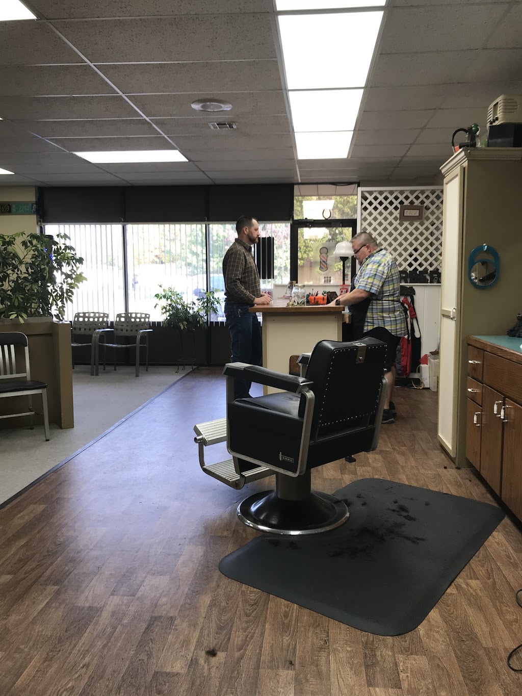 Bills barbershop | 313 N Main St, Hesston, KS 67062, USA | Phone: (620) 217-9075