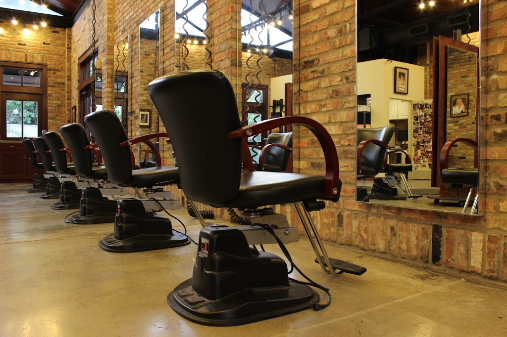 The Upper Hand Salon: River Oaks | 1905 Westheimer Rd, Houston, TX 77098, USA | Phone: (713) 520-0772