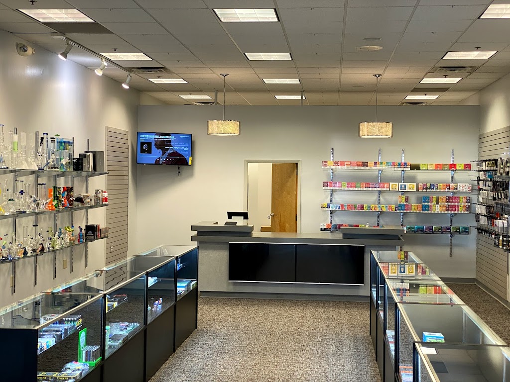 Vaporworld & CBD 4 Real NewTowne SQ | 236 New Towne Square Dr, Toledo, OH 43612, USA | Phone: (419) 478-7777