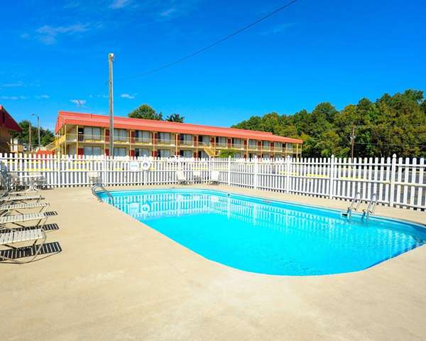 Econo Lodge Petersburg - Fort Lee | 900 Winfield Rd, Petersburg, VA 23803, USA | Phone: (804) 861-8400