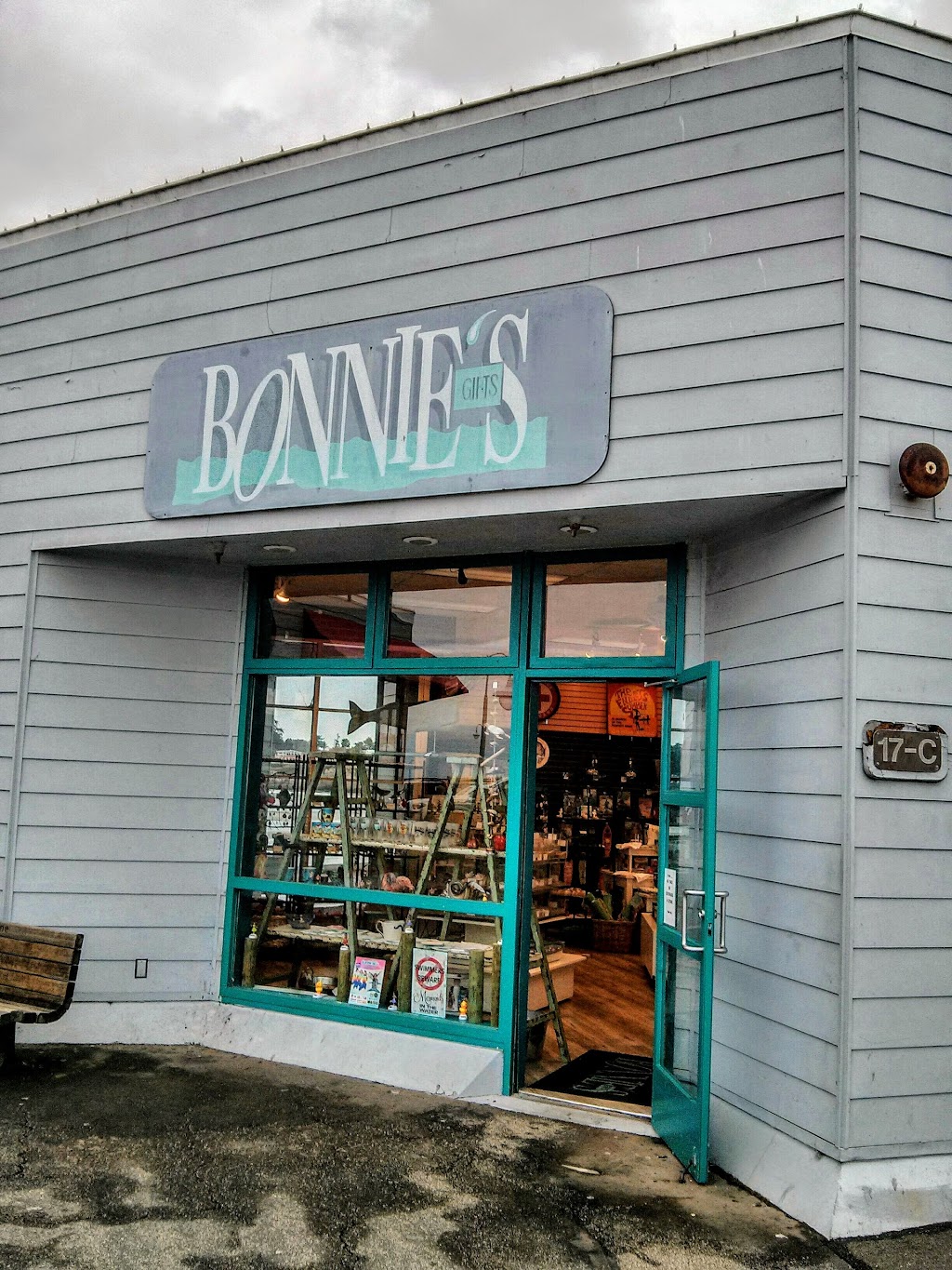 Bonnies Gift Shop | 17 Municipal Wharf # B, Santa Cruz, CA 95060, USA | Phone: (831) 458-1144