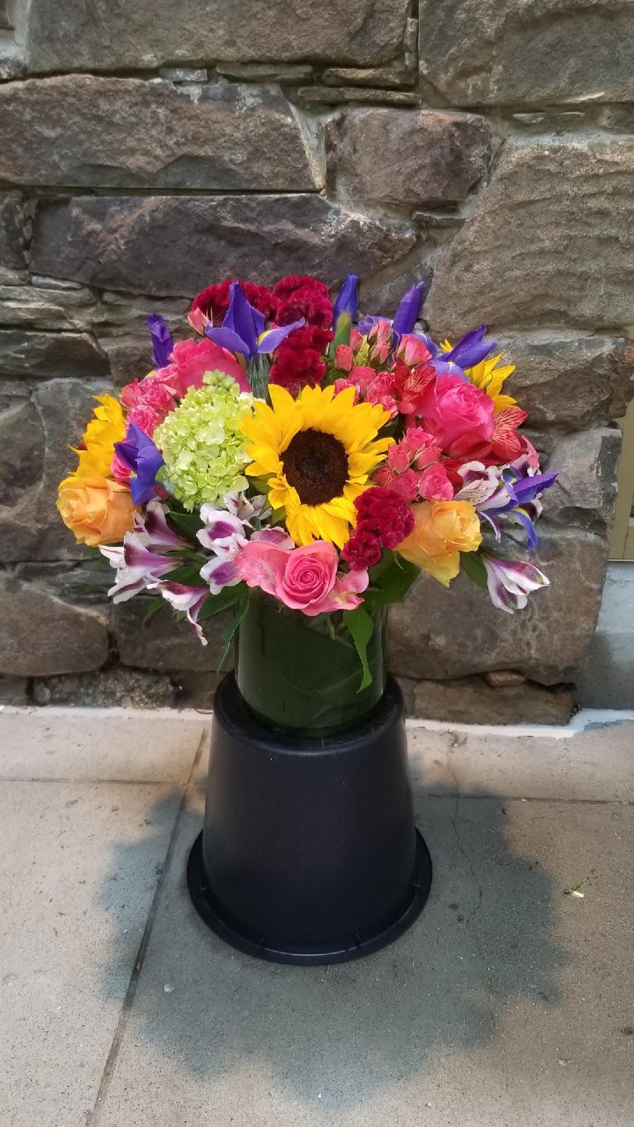 Flowers By Lili | 3 Main St, Edgewater, NJ 07020, USA | Phone: (201) 568-3569
