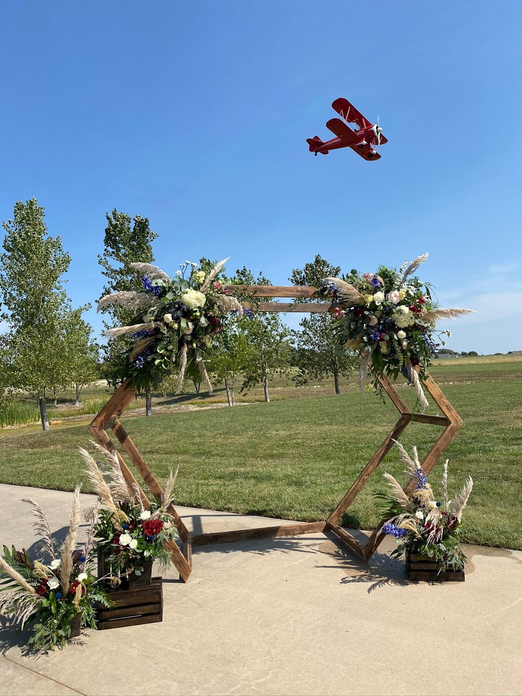 LAVENDER LANE WEDDING FLORAL | 208 E Academy St, Hesston, KS 67062, USA | Phone: (620) 217-1041