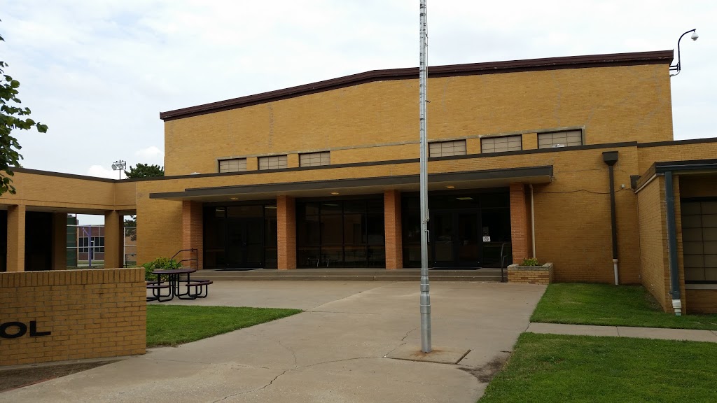 Seal Elementary School | 320 S Chestnut St, Douglass, KS 67039, USA | Phone: (316) 747-3350