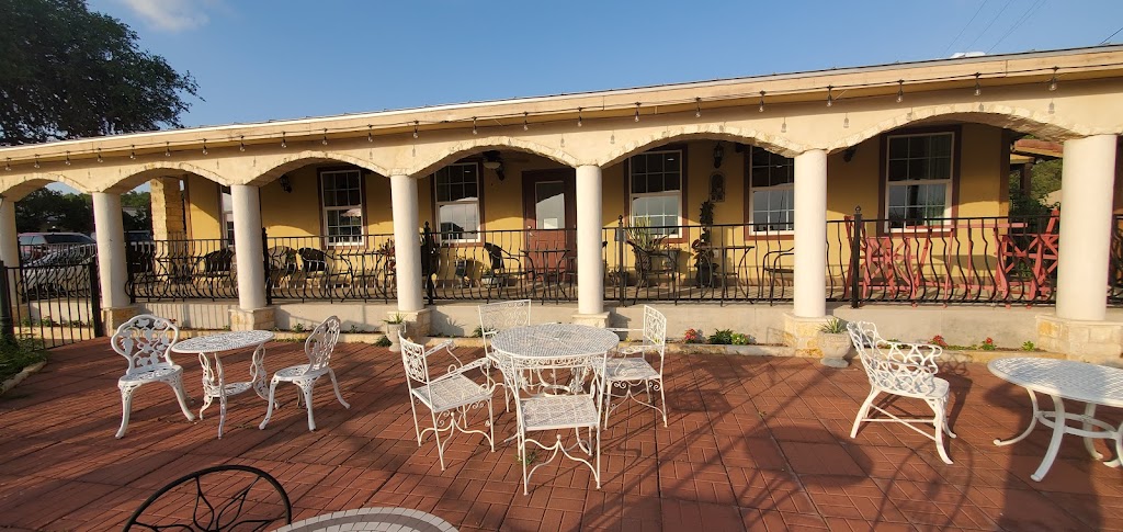 Italian Garden Restaurant | 18220 FM306, Canyon Lake, TX 78133, USA | Phone: (830) 935-3704