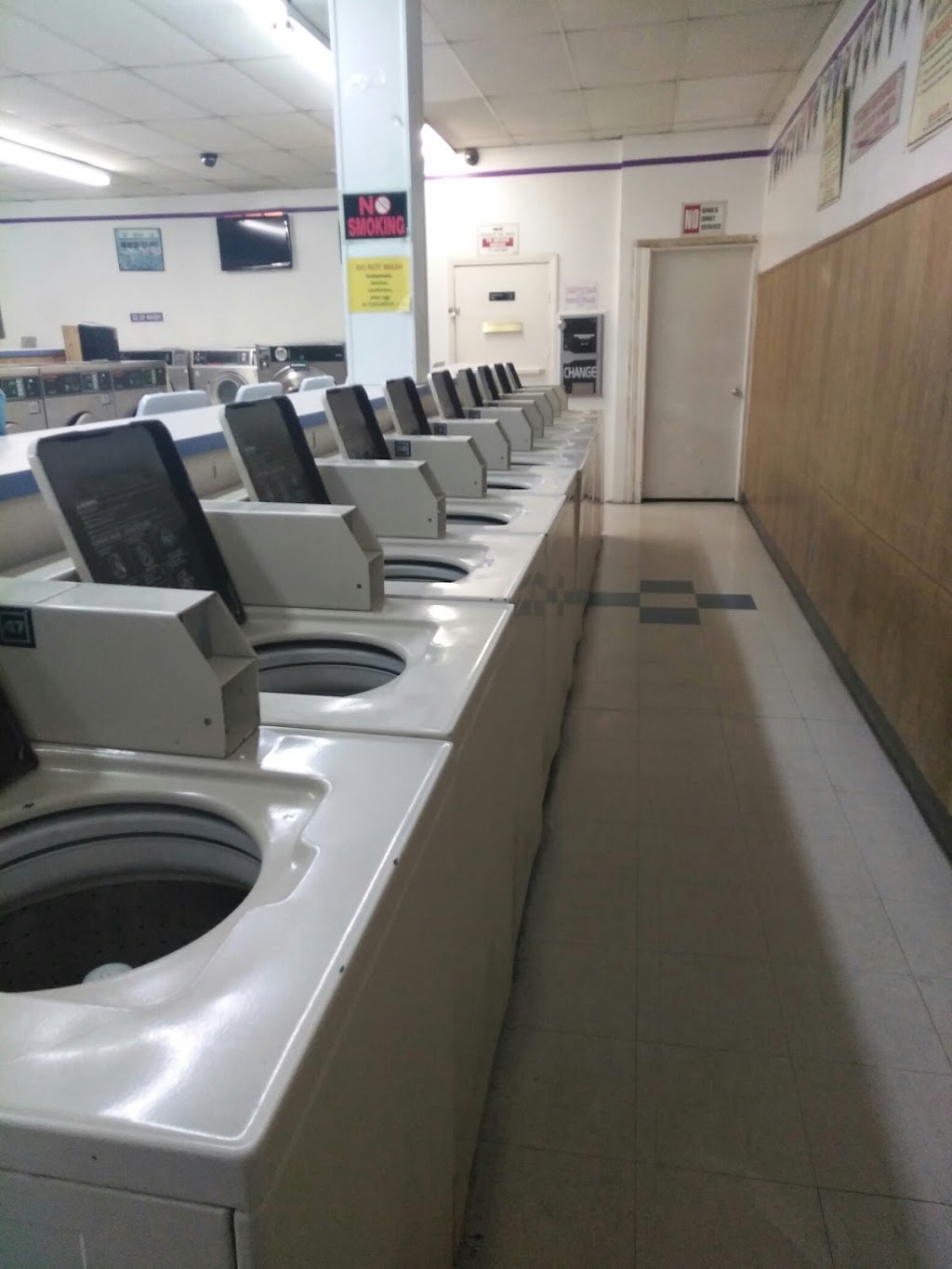 T & P Coin Laundry | 7477 Katella Ave, Stanton, CA 90680, USA | Phone: (714) 826-2837