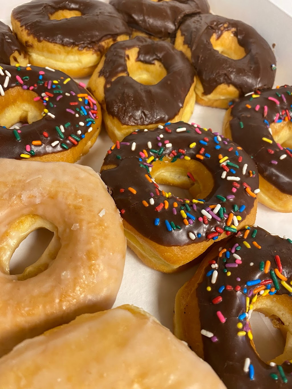 Howards Donuts Lakeland | 8968 US-64, Lakeland, TN 38002, USA | Phone: (901) 937-1865