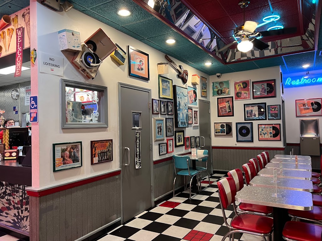 Spangles | 1818 E Pawnee St, Wichita, KS 67211, USA | Phone: (316) 265-1330