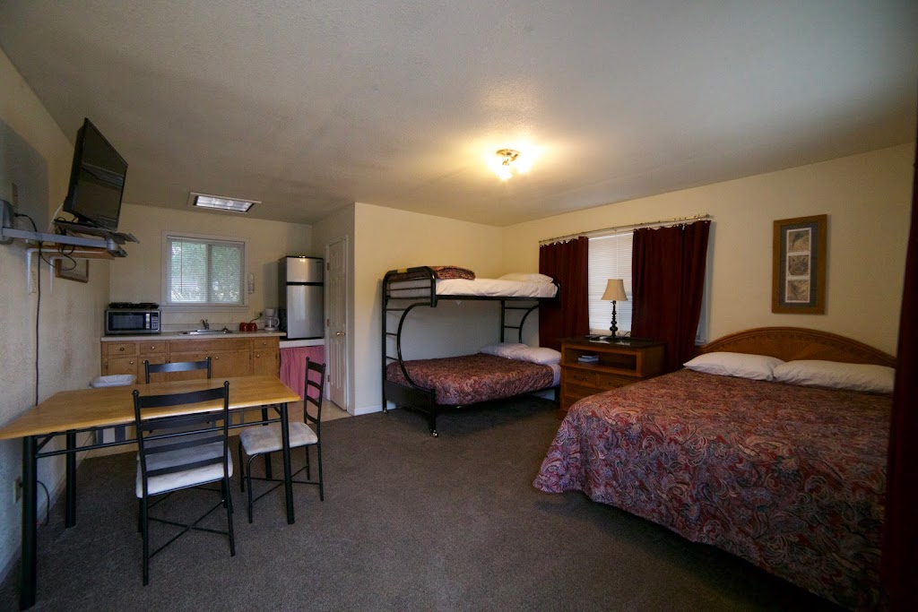 Bunk Haus Lodging & RV Park | 18501 FM306, Canyon Lake, TX 78133, USA | Phone: (830) 935-2735