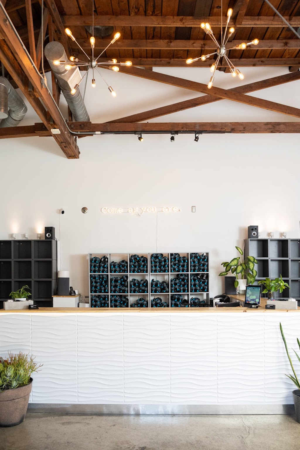 Hype Fitness Silverlake | 1932 Hyperion Ave, Los Angeles, CA 90027, USA | Phone: (323) 913-0030