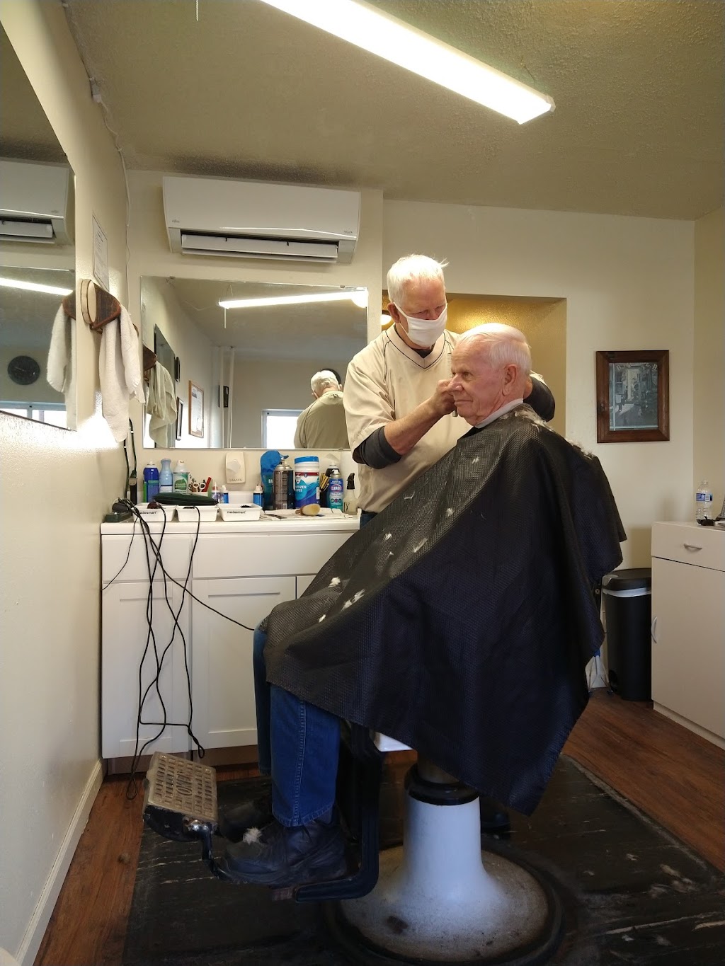 Stans Barber Shop | 113 Chestnut St, Benld, IL 62009, USA | Phone: (217) 835-3104
