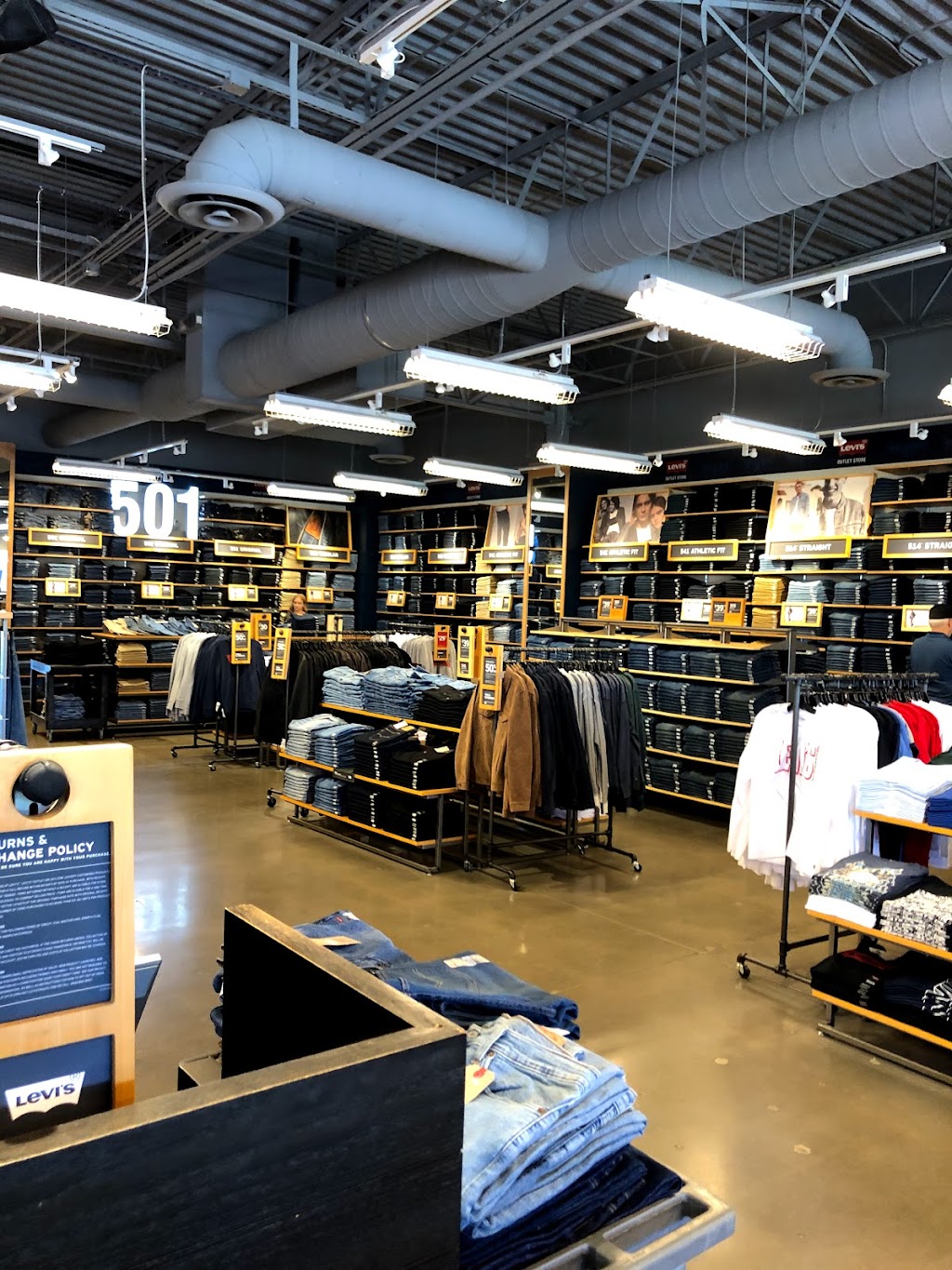 Levi’s Outlet Store | 4250 W Anthem Way #700, Phoenix, AZ 85086, USA | Phone: (623) 465-7082