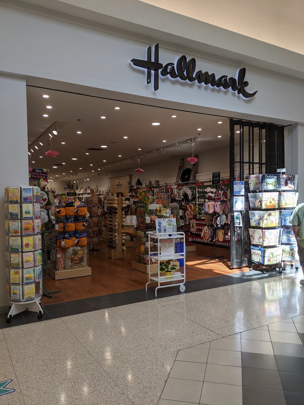 Hallmark Gc | Seaway Mall, 800 Niagara St Unit G11, Welland, ON L3C 5Z4, Canada | Phone: (905) 732-5956