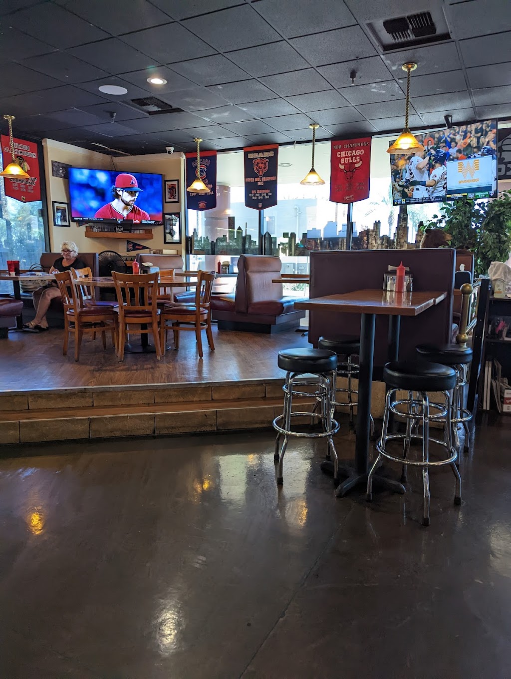 Hob Nob Sports Grill | 7200 W Chandler Blvd, Chandler, AZ 85226, USA | Phone: (480) 940-4745