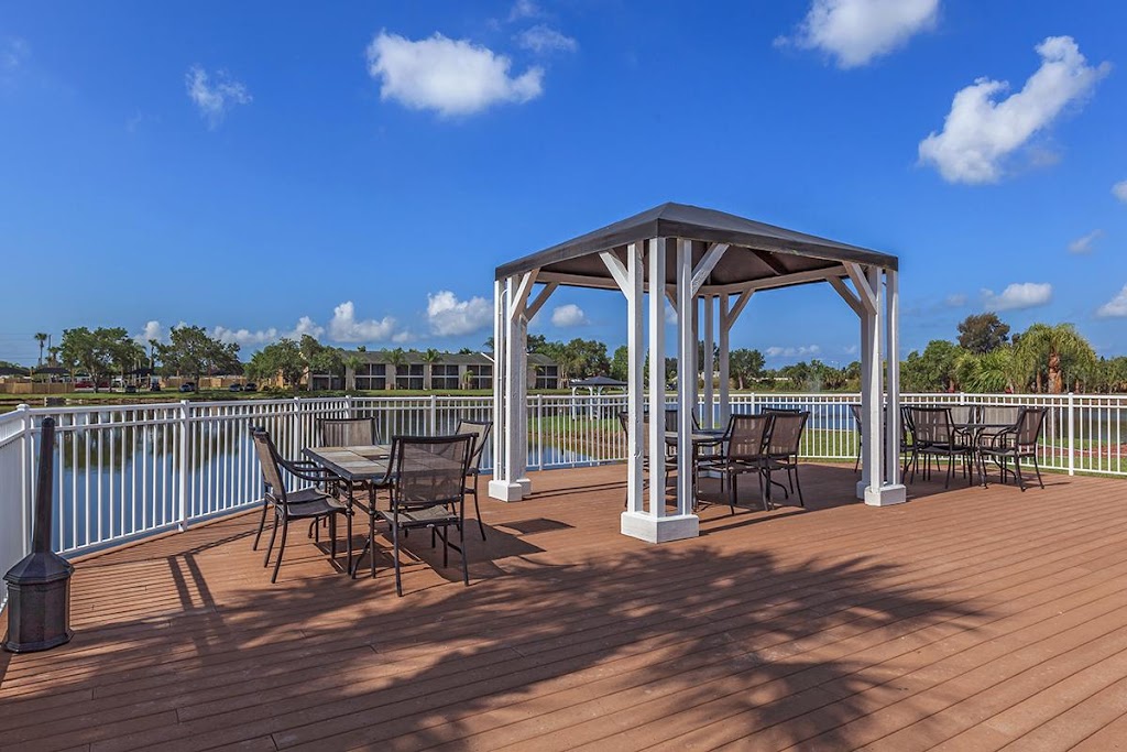 Fountain Lake Bradenton | 5620 Fountain Lake Cir, Bradenton, FL 34207, USA | Phone: (941) 840-5041