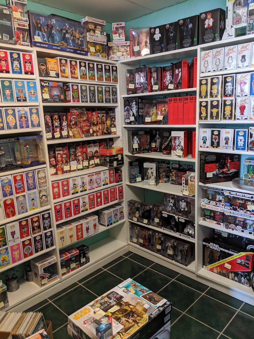 Flaschpoint comics | 230 Main St, Kewaskum, WI 53040, USA | Phone: (262) 388-2283