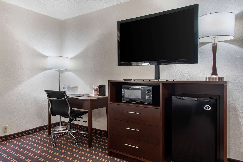Quality Inn & Suites | 1200 1st St NE East, New Prague, MN 56071, USA | Phone: (952) 758-7300