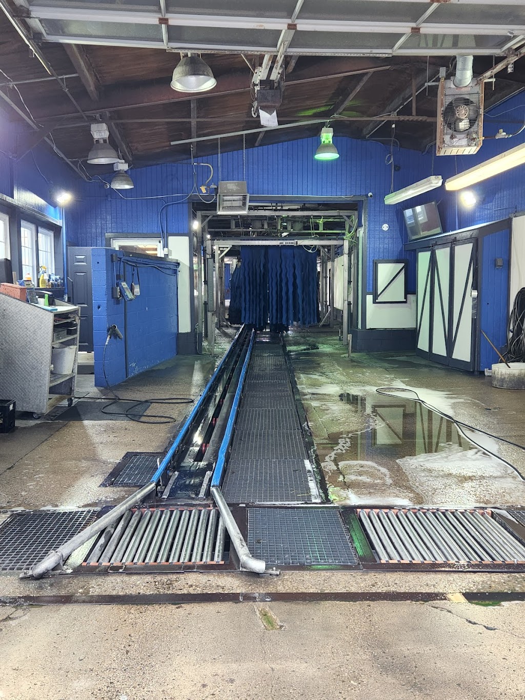 Top Dog Carwash | 3413 S Western Ave, Marion, IN 46953, USA | Phone: (765) 573-4848