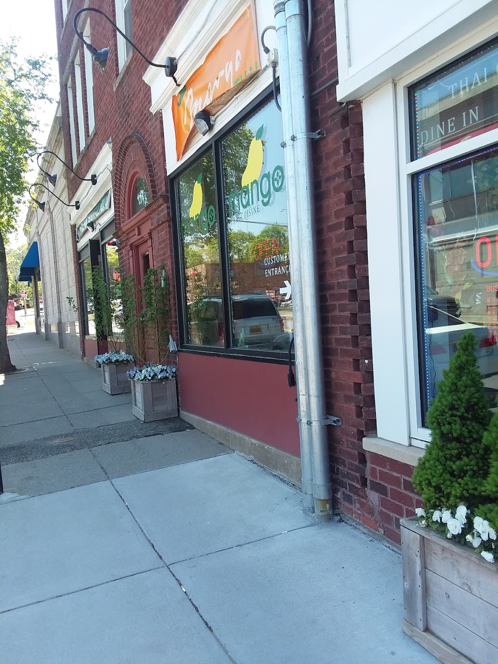 Mango Thai Cuisine | 115 Elm St, West Newton, MA 02465, USA | Phone: (617) 630-8101