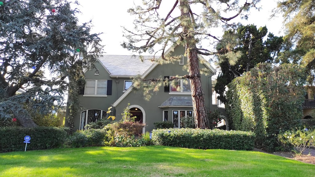 Robert Burns Park | 225 N Van Ness Ave, Los Angeles, CA 90004, USA | Phone: (213) 485-4833