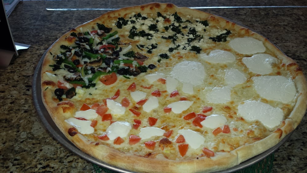 Julias Pizza | 5075 Edgewater Dr, Orlando, FL 32810, USA | Phone: (407) 295-1800