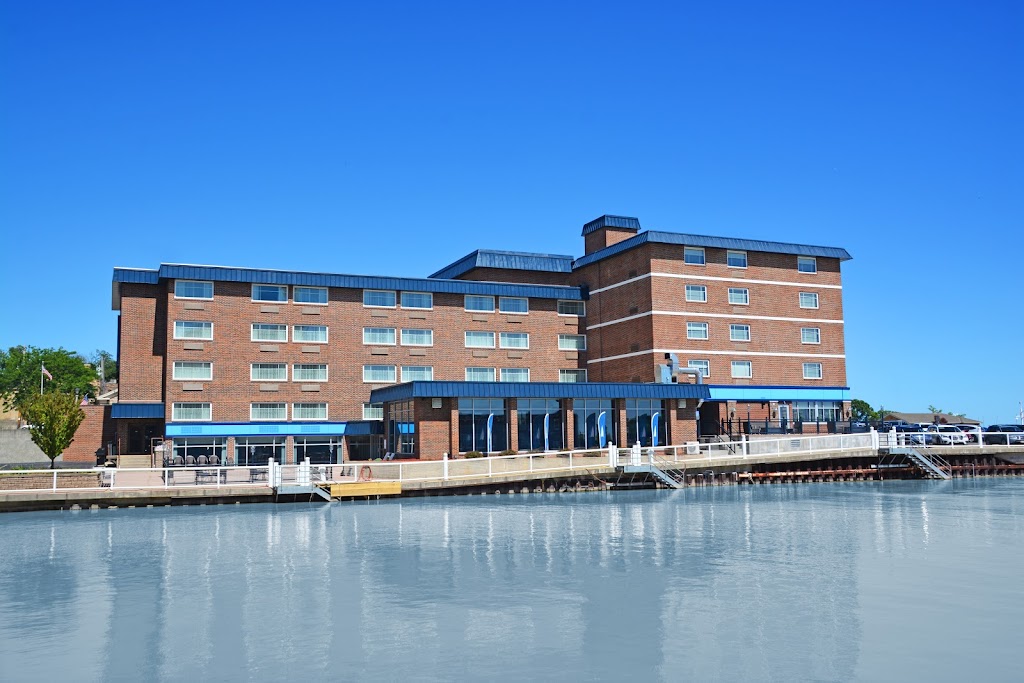 The Harborview | 135 E Grand Ave, Port Washington, WI 53074, USA | Phone: (262) 284-9461