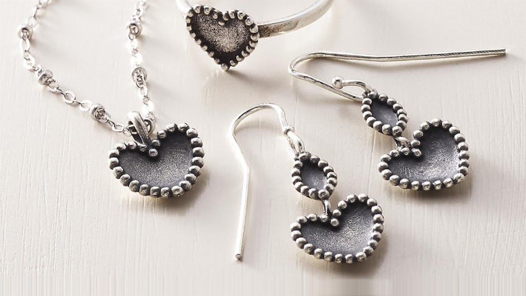 James Avery Artisan Jewelry | 2830 Town Center Dr, New Braunfels, TX 78130, USA | Phone: (830) 387-7084