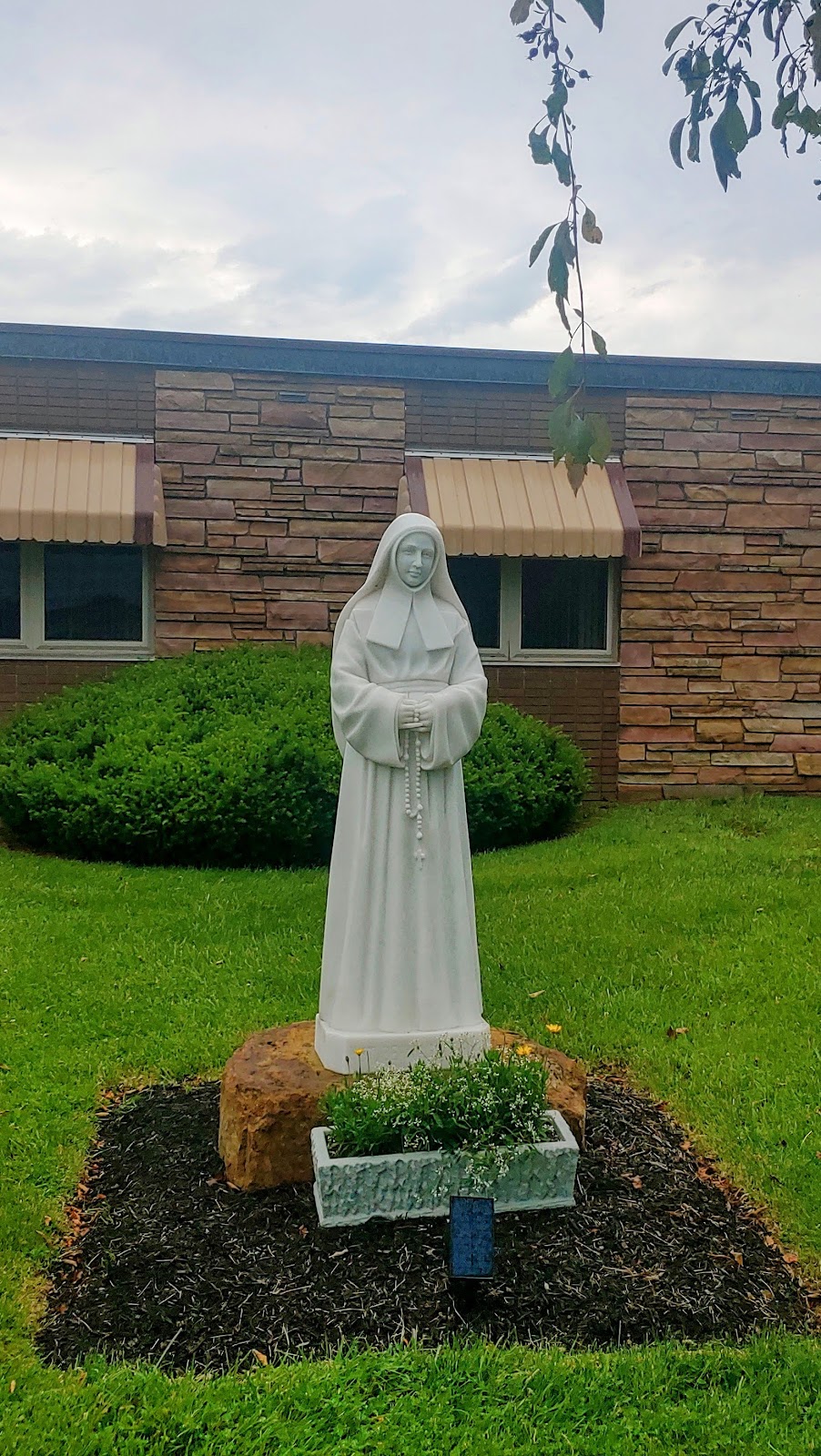 St Bernadette Church | 1343 Wheeling Rd, Lancaster, OH 43130, USA | Phone: (740) 654-1893