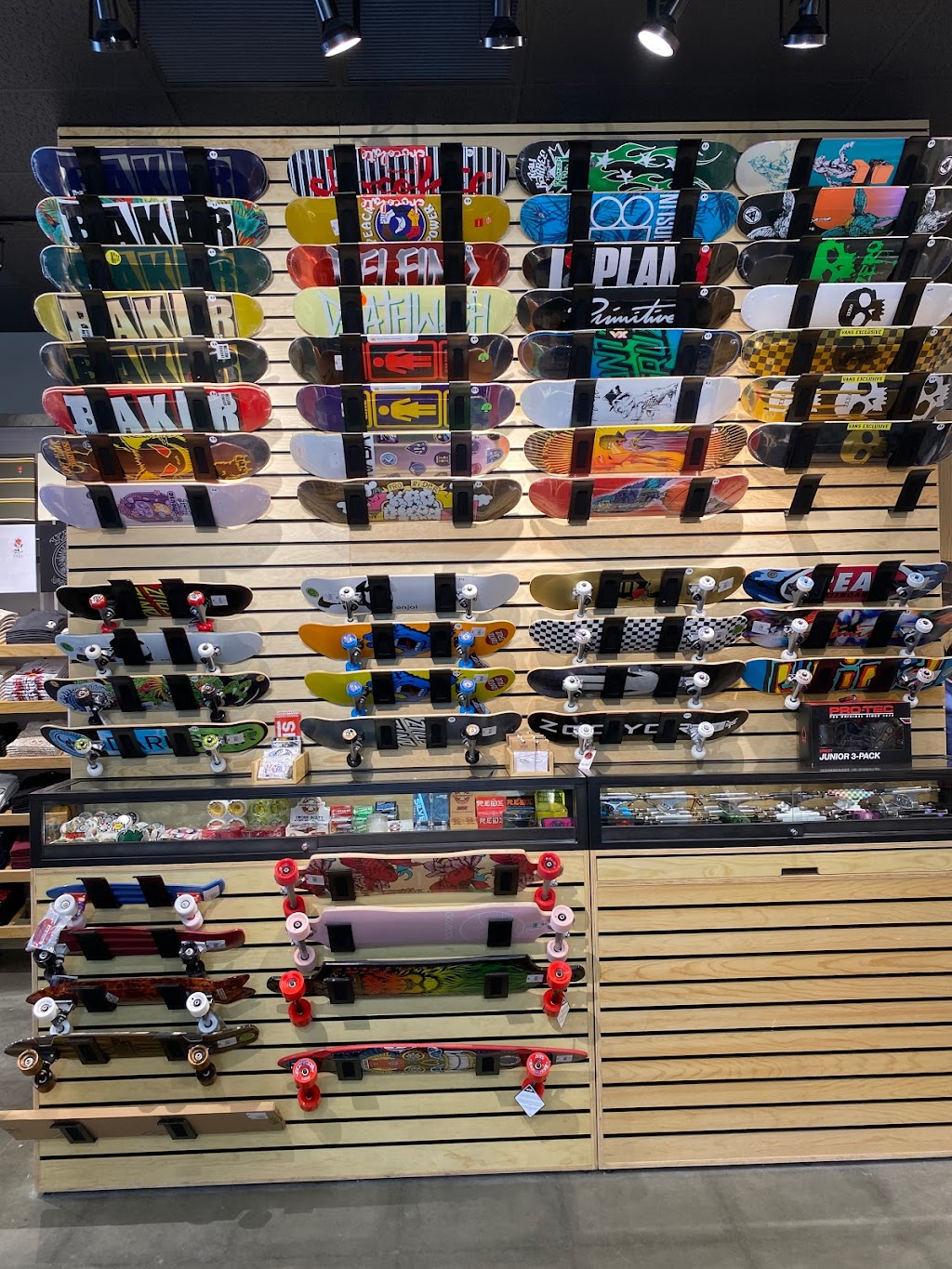 Vans | 828 E Alosta Ave, Azusa, CA 91702, USA | Phone: (626) 963-2710