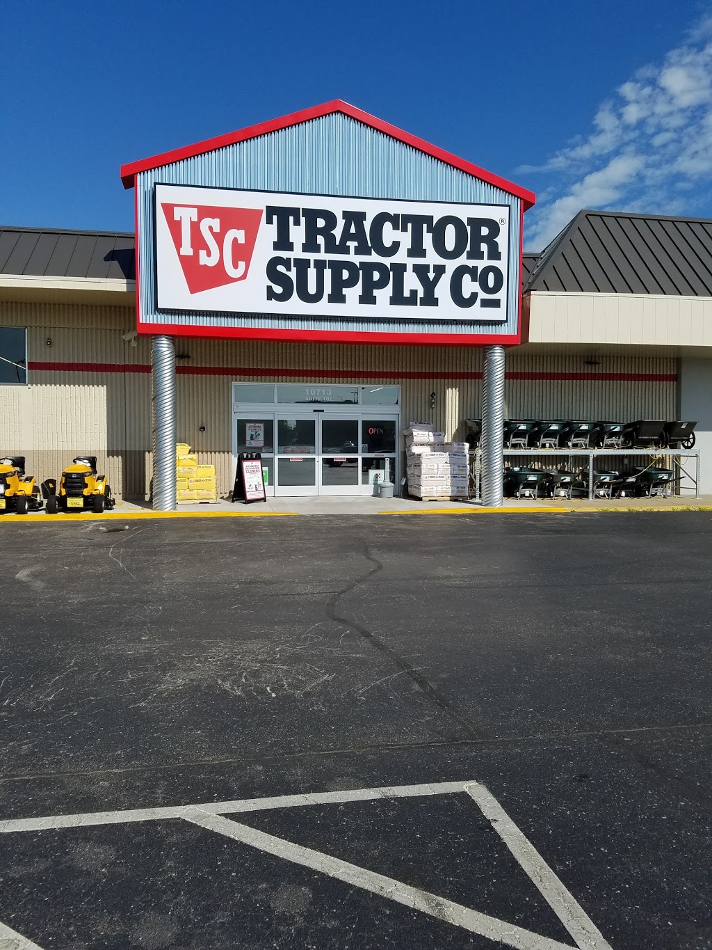 Tractor Supply Co. | 10713 Dixie Hwy Ste 101, Louisville, KY 40272, USA | Phone: (502) 995-8558