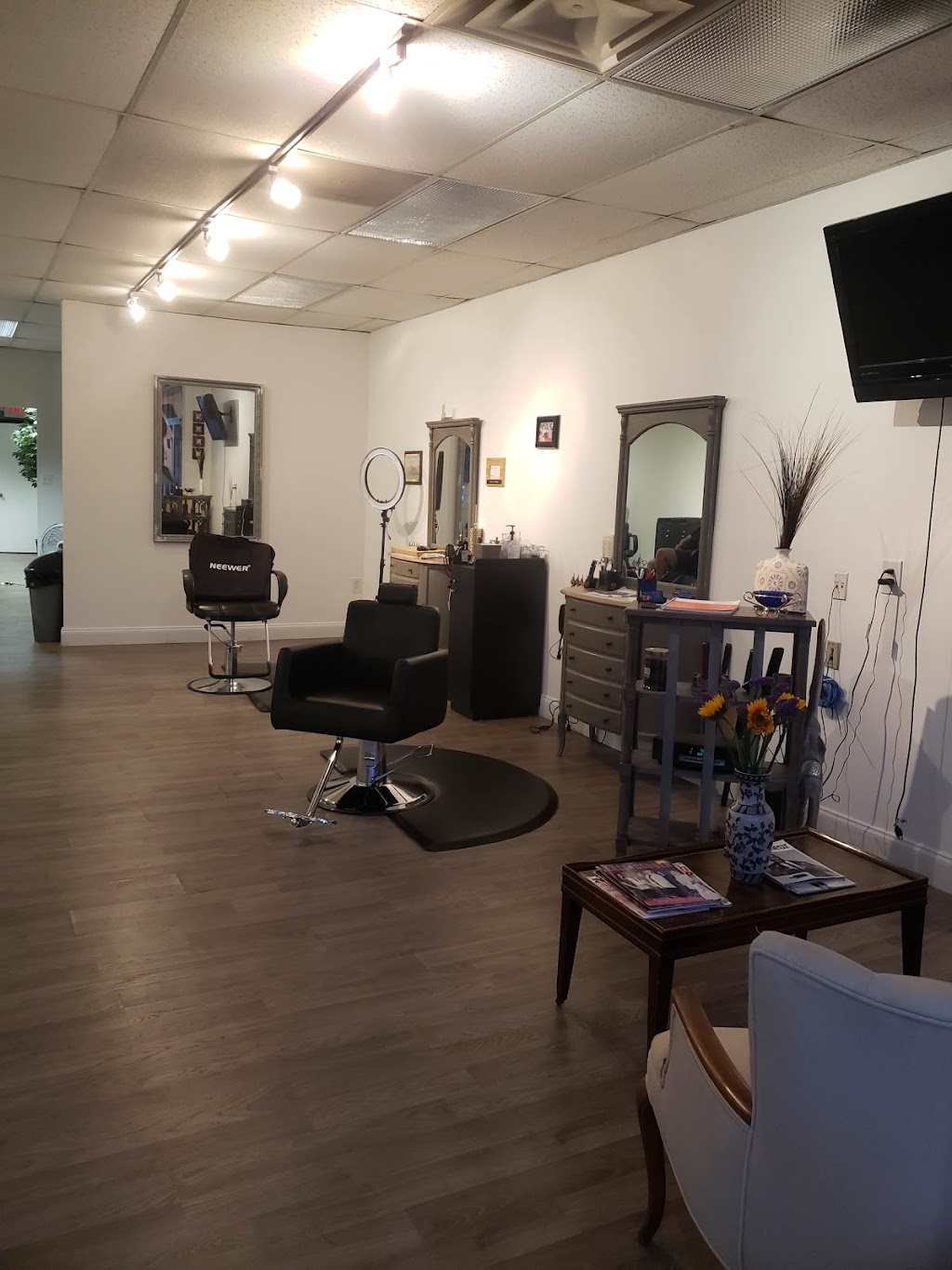 International Styles Salon & Barber Shop | 5399 Bells Ferry Rd #240, Acworth, GA 30102, USA | Phone: (678) 696-0094