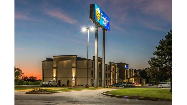 Comfort Inn Metro Airport | 31800 Wick Rd, Romulus, MI 48174 | Phone: (734) 326-2100