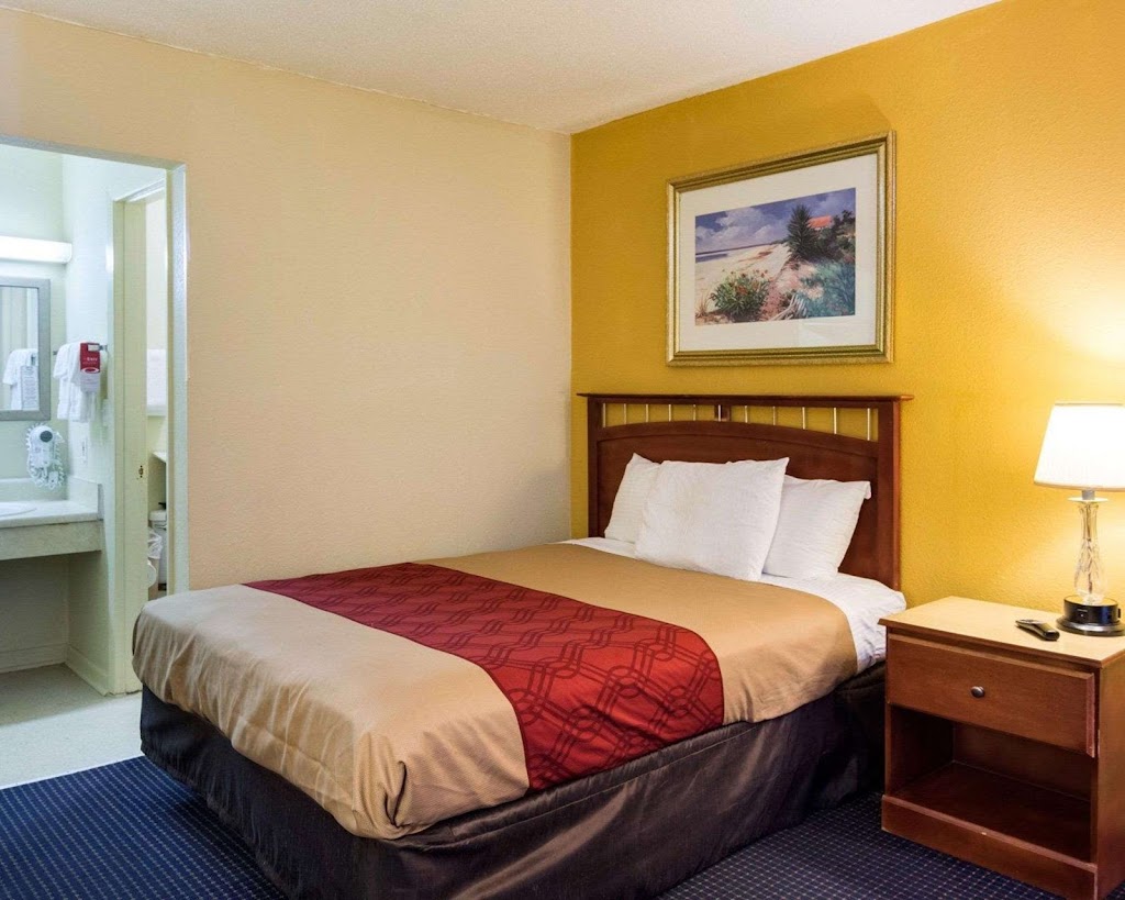 Econo Lodge Petersburg - Fort Lee | 900 Winfield Rd, Petersburg, VA 23803, USA | Phone: (804) 861-8400