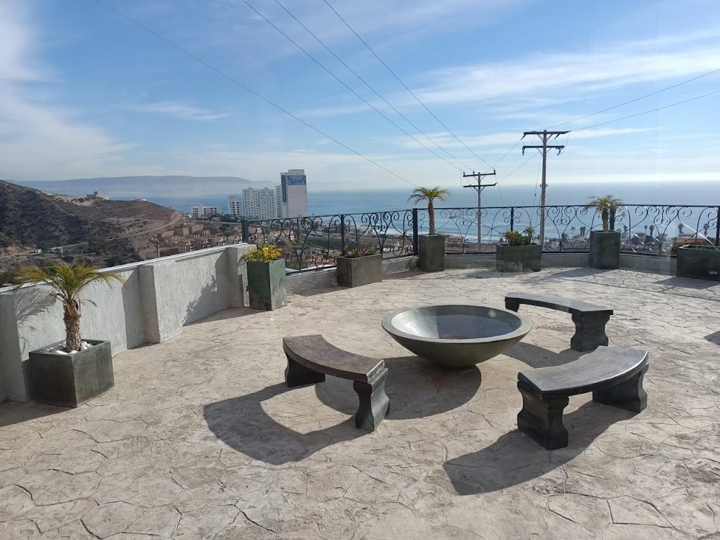 Luxury House Rooftop | Carretera Libre Tijuana-Rosarito 38, La Gloria, 22740 La Joya, B.C., Mexico | Phone: 664 130 8777