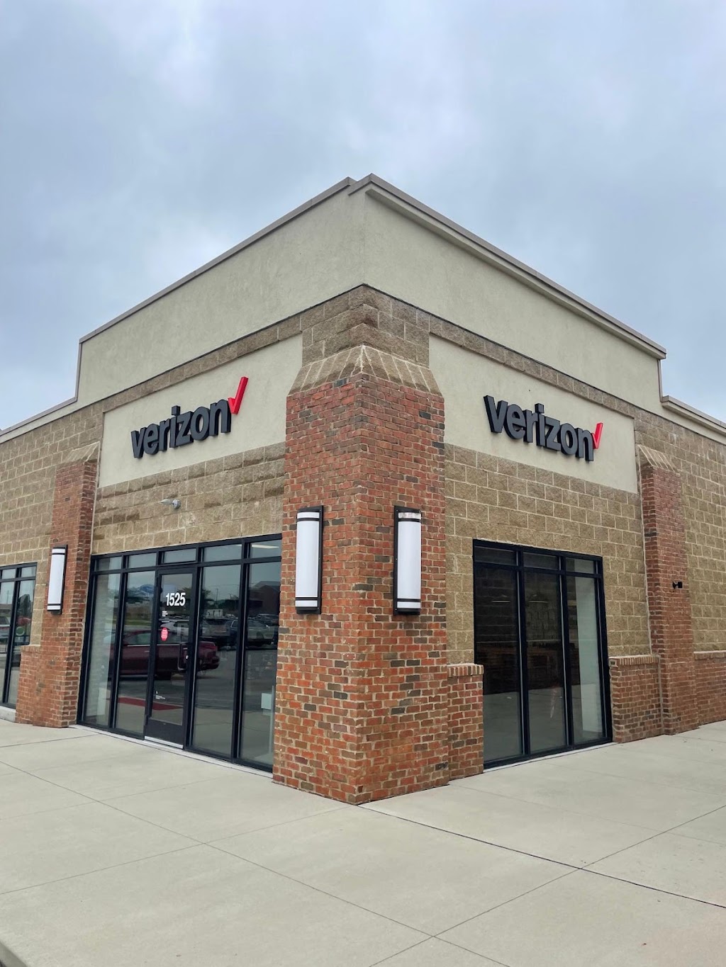 Verizon Authorized Retailer - Victra | 1525 S Court St, Circleville, OH 43113, USA | Phone: (740) 420-3785