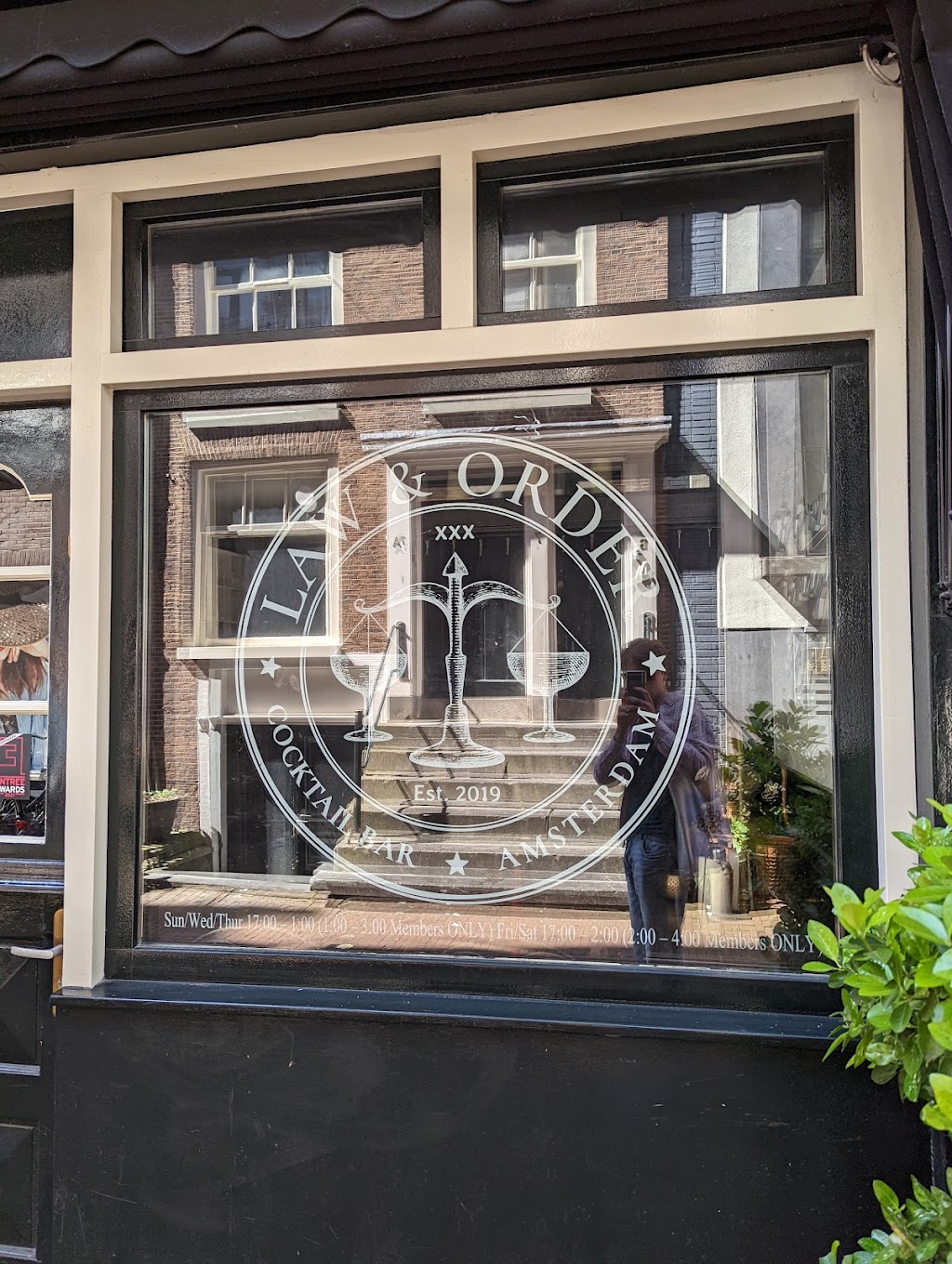 Law & Order Cocktail Bar | Voetboogstraat 4, 1012 XL Amsterdam, Netherlands | Phone: 020 362 6697