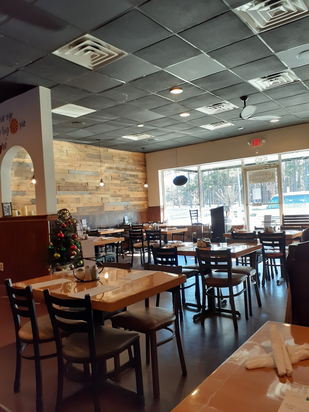 Veros Pizzeria | 519 Outlet Center Dr, Smithfield, NC 27577, USA | Phone: (919) 938-9033