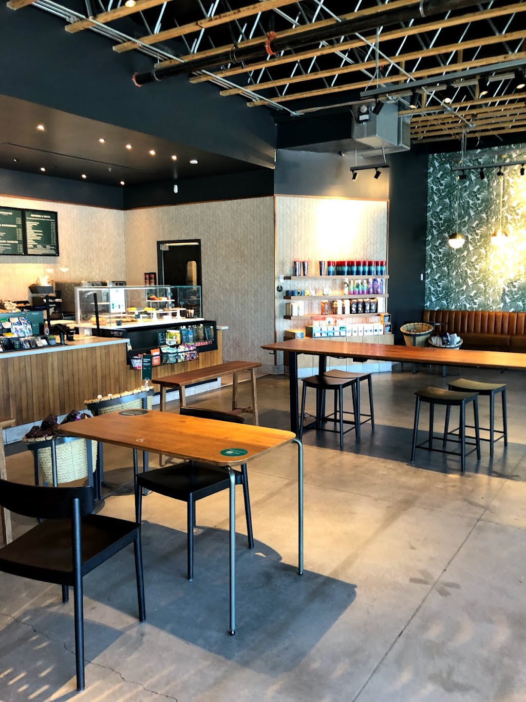 Starbucks | 32271 Mission Trail, Lake Elsinore, CA 92530, USA | Phone: (951) 245-0910