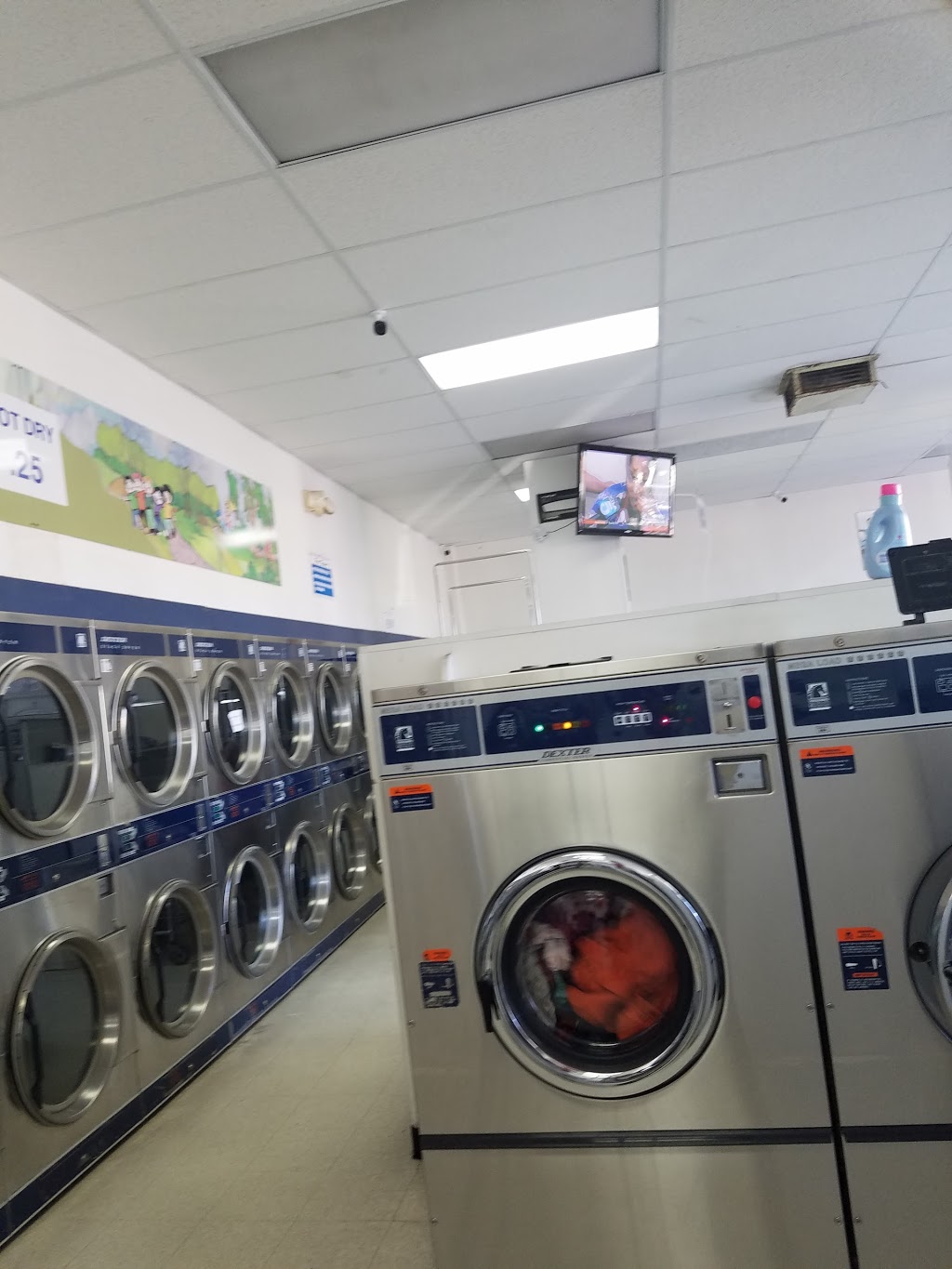 Youns Coin Laundry | 140 E Alondra Blvd, Compton, CA 90220, USA | Phone: (310) 632-2572
