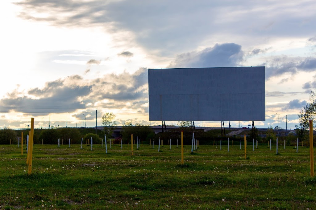 Can-View Drive-In | 1956 RR 20, Fonthill, ON L0S 1E0, Canada | Phone: (905) 892-1155