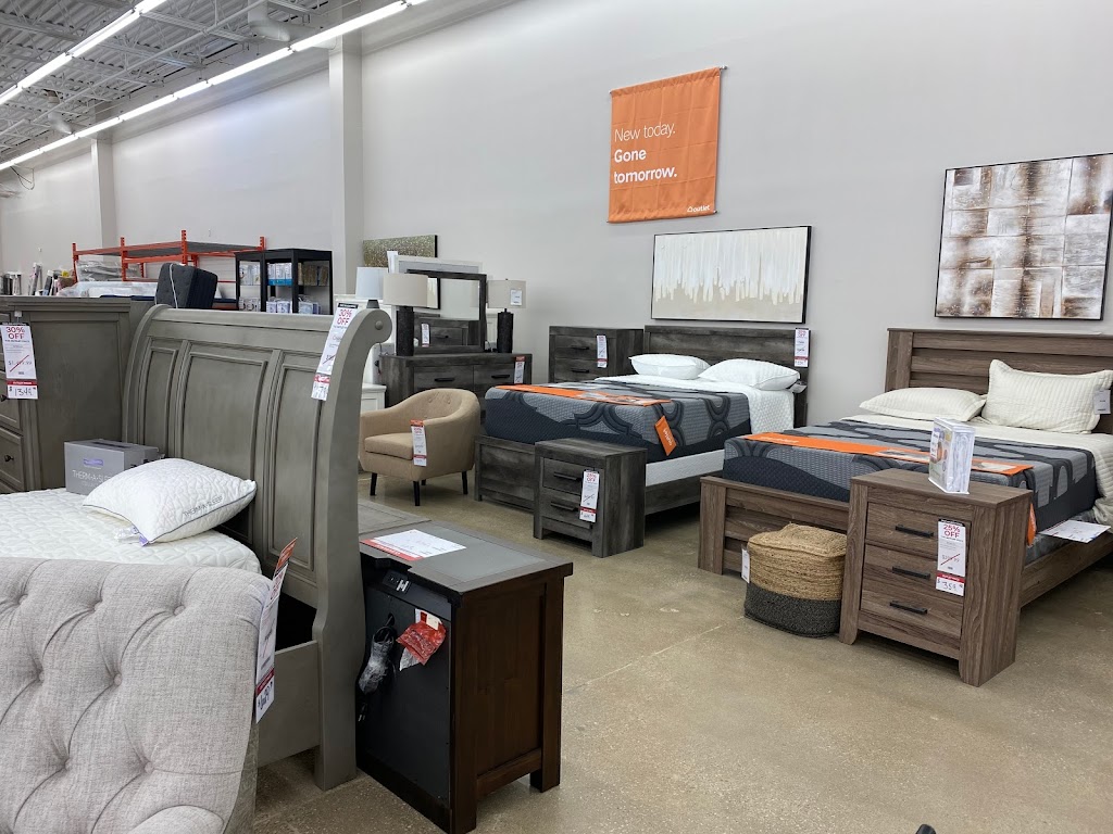Ashley HomeStore Outlet | 570 Howe Ave, Cuyahoga Falls, OH 44221, USA | Phone: (330) 222-8993