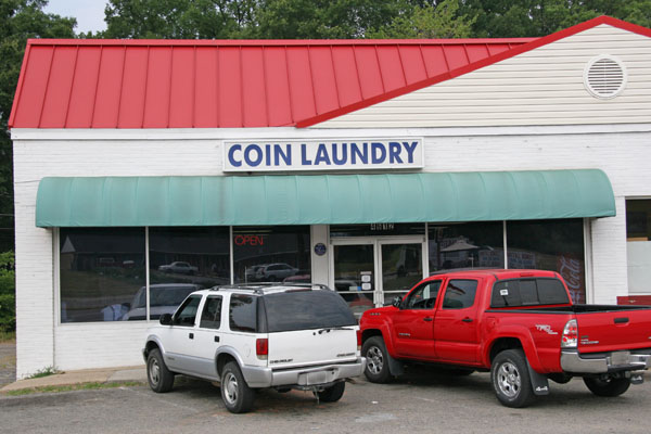 Castlewood Coin Laundry | 4612 Jefferson Davis Hwy, Richmond, VA 23234, USA | Phone: (804) 271-0094