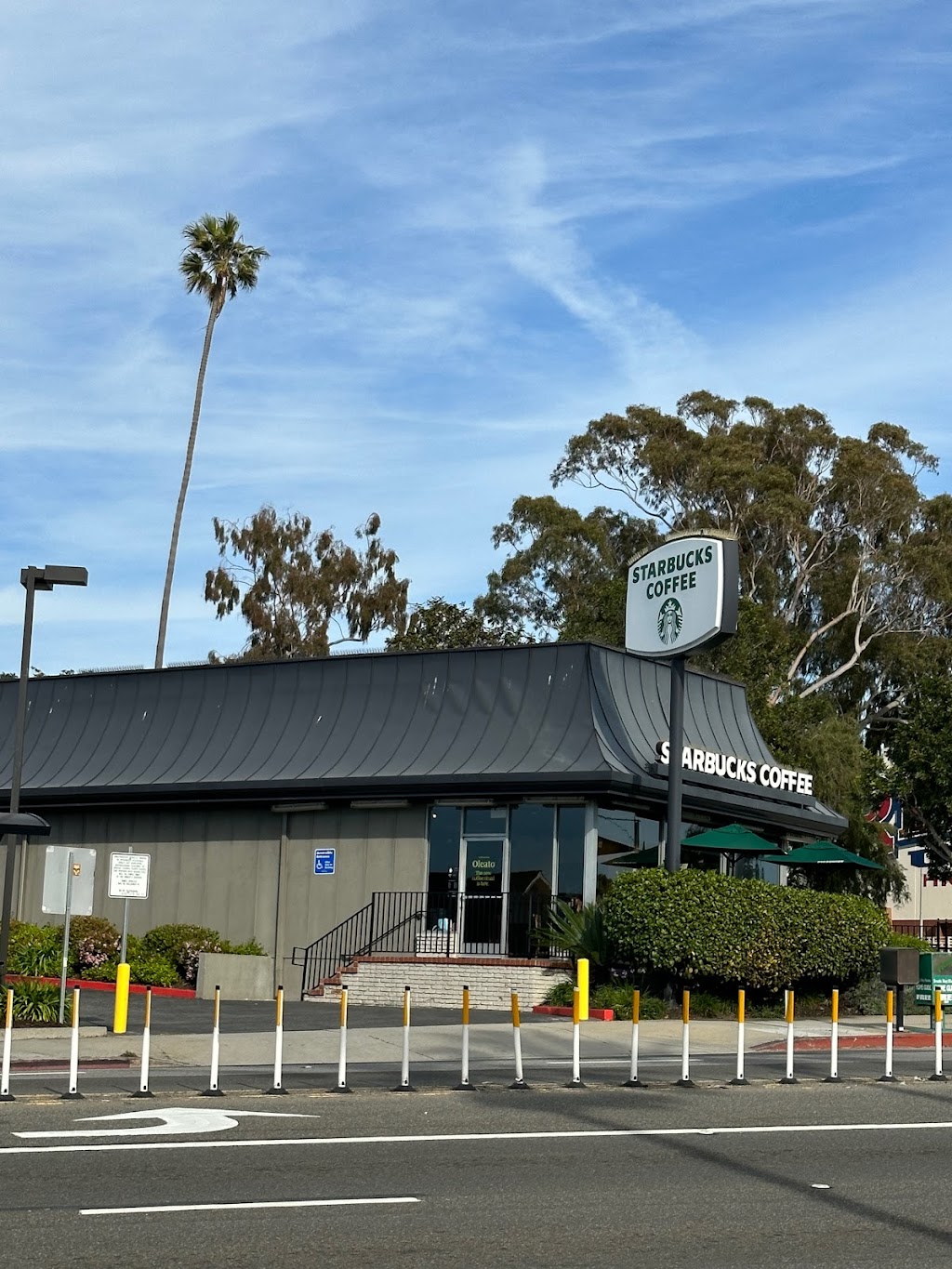 Starbucks | 300 N Pacific Coast Hwy, Redondo Beach, CA 90277, USA | Phone: (310) 798-1567